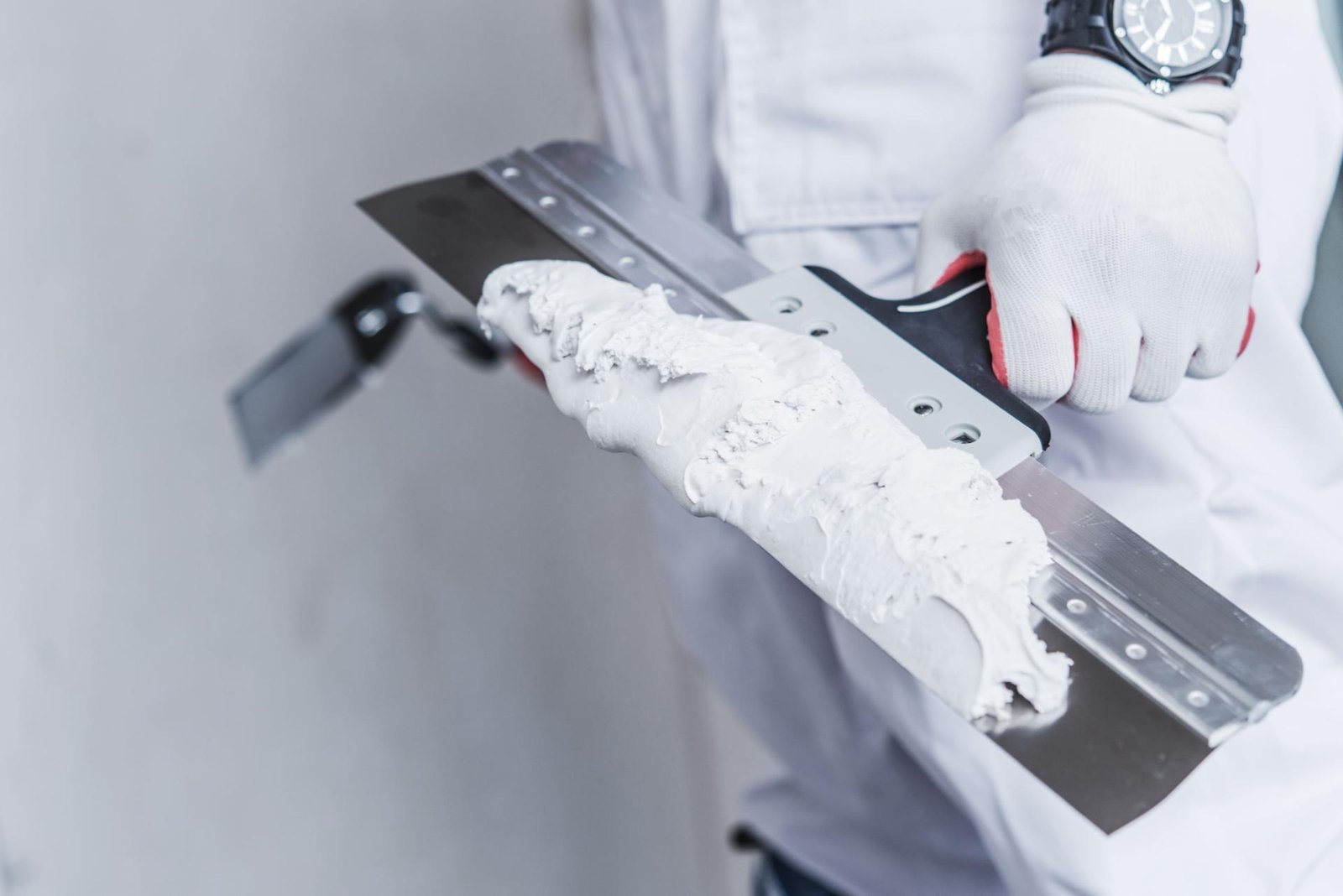 Wall putty application spreading