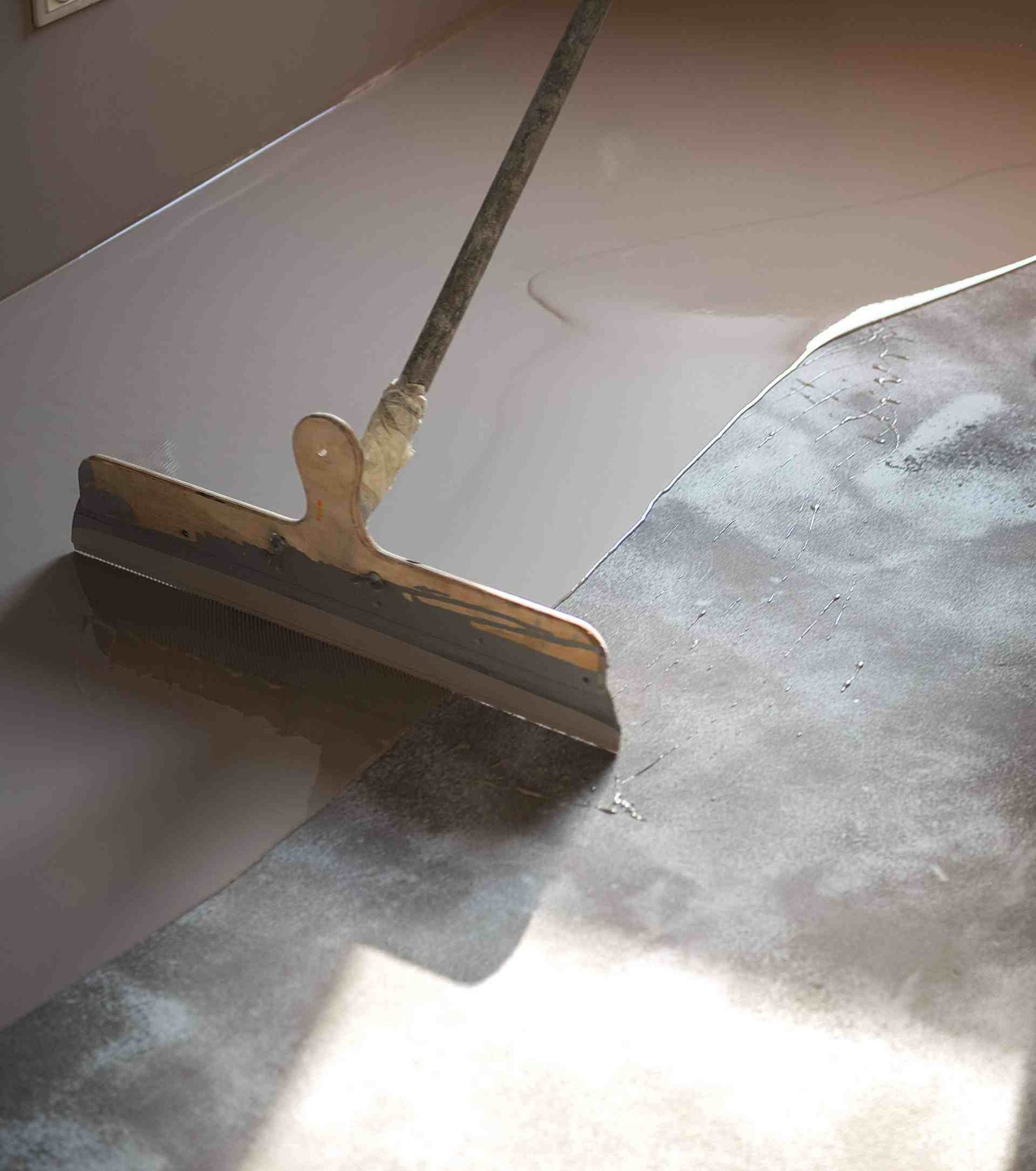 Concrete floor leveling — smooth surface